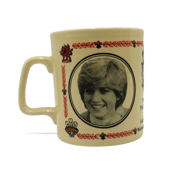 ROYAL WEDDING Mug Vintage Featuring Prince Charles and Lady Diana Spencer 1981 - Picture 1 of 8